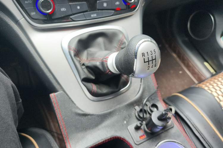 Used Haval M6 2019 1.5T Manual Two-Wheel Drive Elite Version China VI Standard Gear Lever