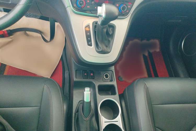 Used Haval M6 2019 1.5T DCT Two-Wheel Drive Value Edition China VI Standard Gear Lever