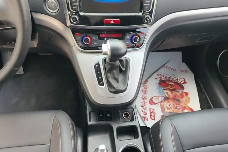 Used Haval M6 2019 1.5T DCT Two-Wheel Drive Elite Version China VI Standard Gear Lever