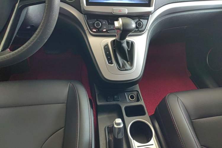 Used Haval M6 2019 1.5T DCT Two-Wheel Drive Value Edition China VI Standard Gear Lever