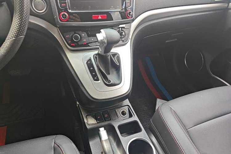 Used Haval M6 2019 1.5T DCT Two-Wheel Drive Value Edition China VI Standard Gear Lever
