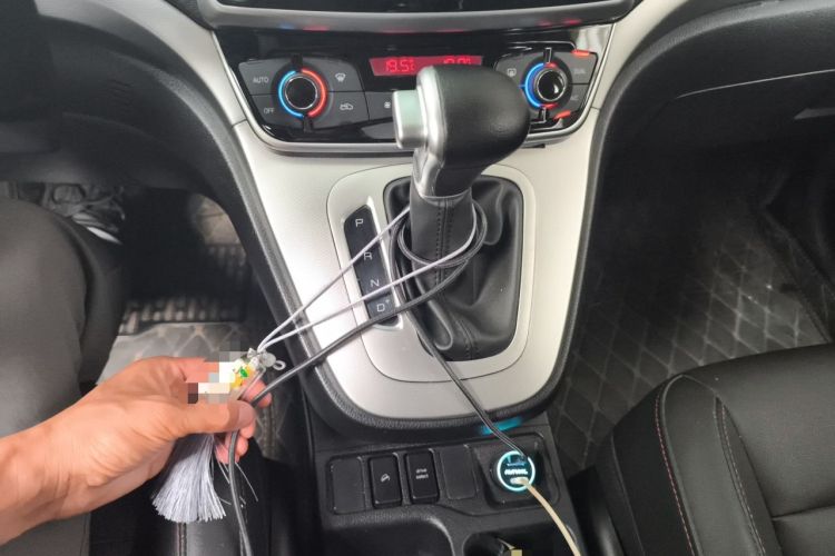 Used Haval M6 2019 1.5T DCT Two-Wheel Drive Elite Version China VI Standard Gear Lever