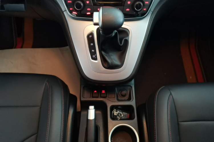 Used Haval M6 2019 1.5T DCT Two-Wheel Drive Value Edition China VI Standard Gear Lever