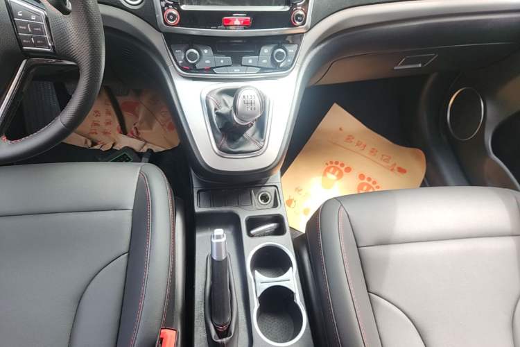 Used Haval M6 2019 1.5T Manual Two-Wheel Drive Elite Version China VI Standard Gear Lever