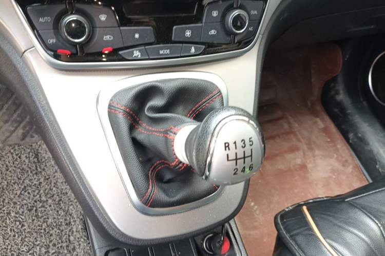 Used Haval M6 2019 1.5T Manual Two-Wheel Drive Urban Version China VI Standard Gear Lever