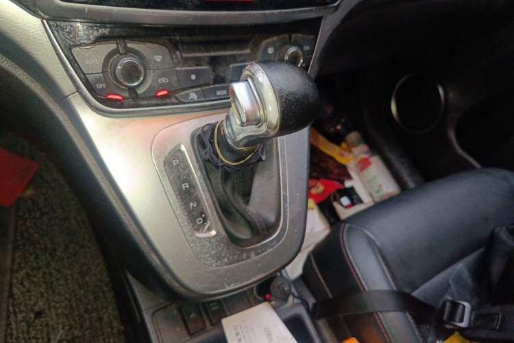 Used Haval M6 2019 1.5T DCT Two-Wheel Drive Elite Version China VI Standard Gear Lever
