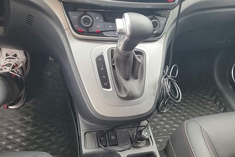 Used Haval M6 2019 1.5T DCT Two-Wheel Drive Value Edition China VI Standard Gear Lever