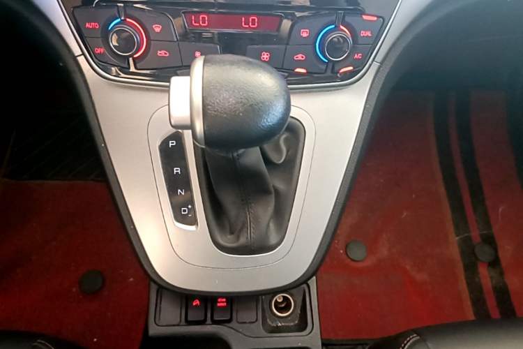 Used Haval M6 2019 1.5T DCT Two-Wheel Drive Value Edition China VI Standard Gear Lever