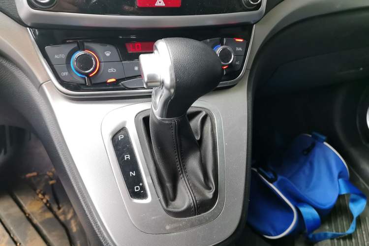 Used Haval M6 2019 1.5T DCT Two-Wheel Drive Value Edition China VI Standard Gear Lever