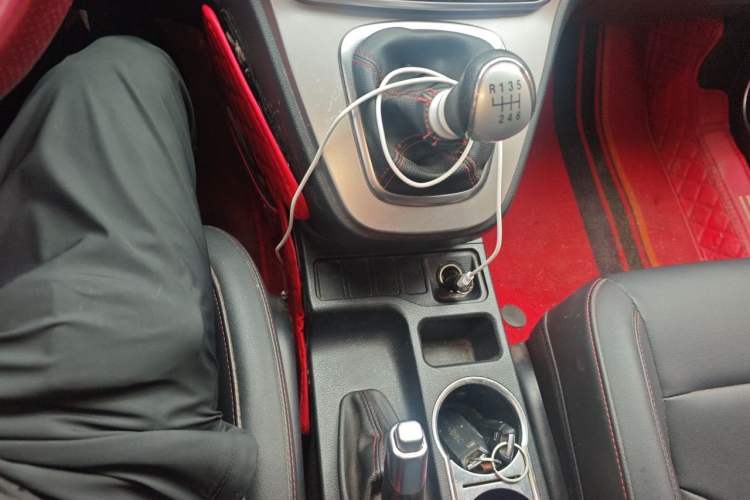 Used Haval M6 2019 1.5T Manual Two-Wheel Drive Elite Version China VI Standard Gear Lever