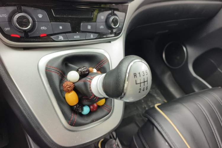 Used Haval M6 2019 1.5T Manual Two-Wheel Drive Elite Version China VI Standard Gear Lever