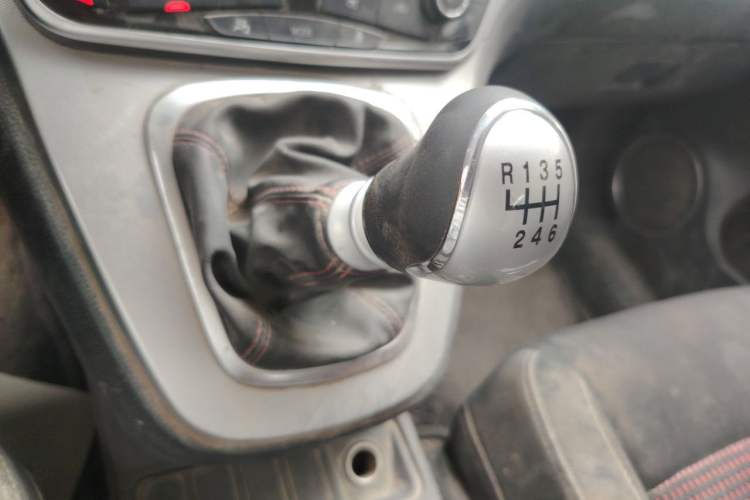 Used Haval M6 2019 1.5T Manual Two-Wheel Drive Urban Version China VI Standard Gear Lever