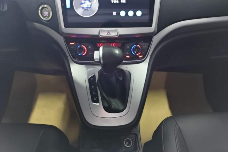 Used Haval M6 2019 1.5T DCT Two-Wheel Drive Value Edition China VI Standard Gear Lever