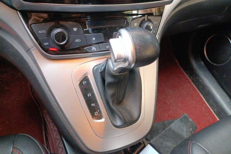 Used Haval M6 2019 1.5T DCT Two-Wheel Drive Elite Version China V Standard Gear Lever