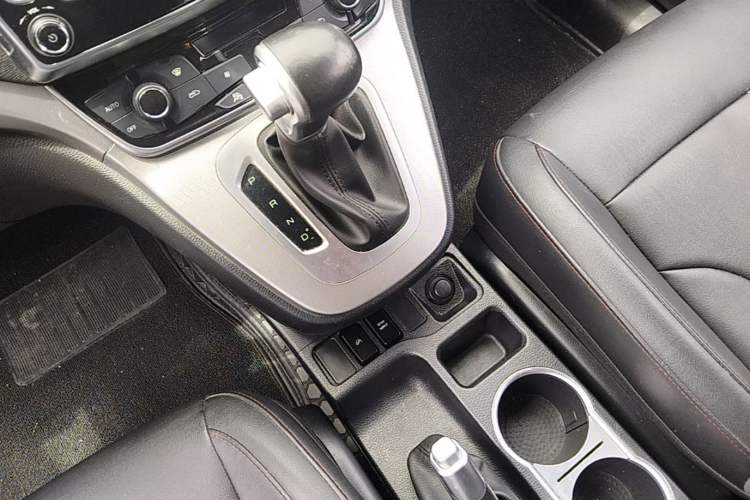 Used Haval M6 2019 1.5T DCT Two-Wheel Drive Elite Version China VI Standard Gear Lever
