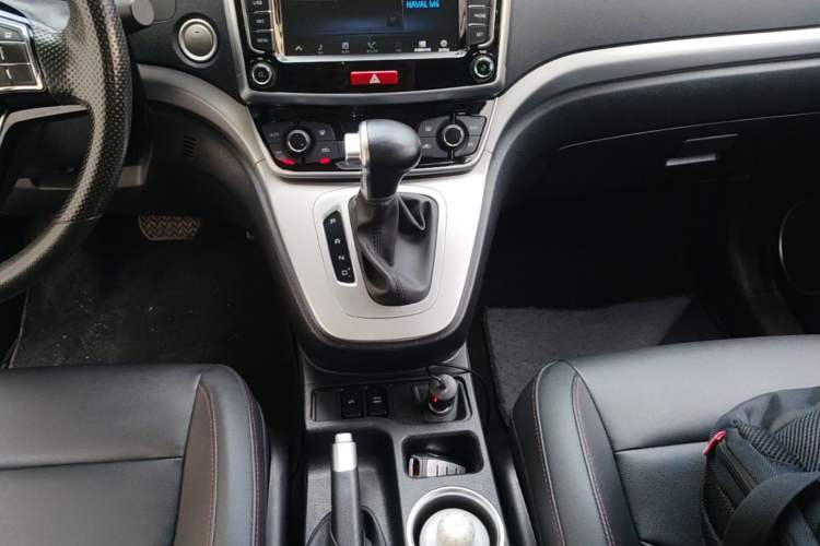 Used Haval M6 2019 1.5T DCT Two-Wheel Drive Value Edition China VI Standard Gear Lever