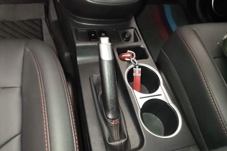 Used Haval M6 2019 1.5T DCT Two-Wheel Drive Elite Version China VI Standard Gear Lever