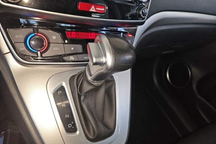 Used Haval M6 2019 1.5T DCT Two-Wheel Drive Elite Version China V Standard Gear Lever