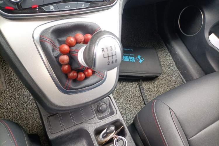 Used Haval M6 2019 1.5T Manual Two-Wheel Drive Elite Version China VI Standard Gear Lever