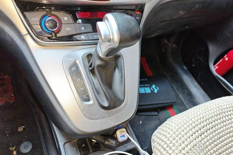 Used Haval M6 2019 1.5T DCT Two-Wheel Drive Elite Version China V Standard Gear Lever