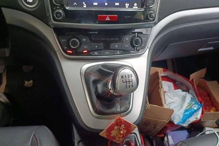 Used Haval M6 2019 1.5T Manual Two-Wheel Drive Elite Version China VI Standard Gear Lever
