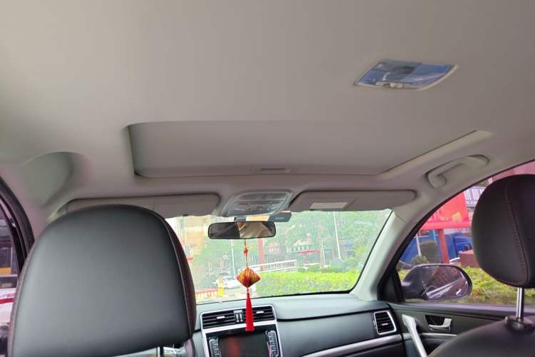 Used Haval M6 2019 1.5T DCT Two-Wheel Drive Value Edition China VI Standard Headliner