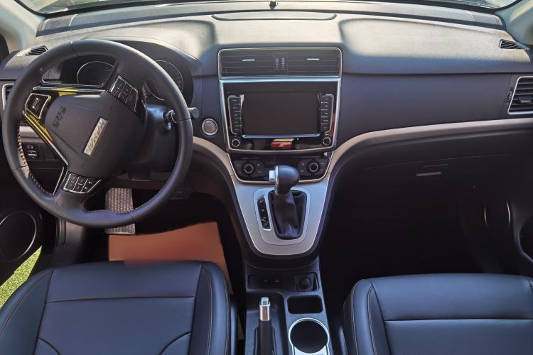 Used Haval M6 2019 1.5T DCT Two-Wheel Drive Elite Version China VI Standard Interior 1