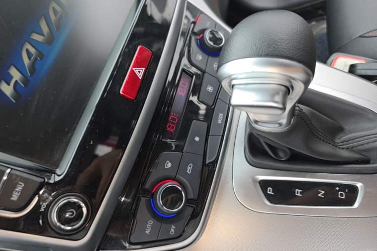 Used Haval M6 2019 1.5T DCT Two-Wheel Drive Elite Version China VI Standard Interior 1