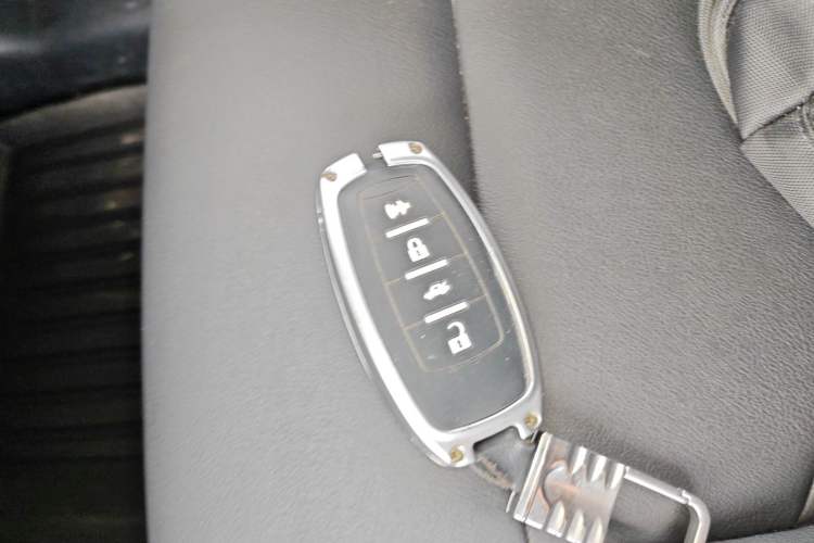 Used Haval M6 2019 1.5T DCT Two-Wheel Drive Elite Version China VI Standard Interior 1