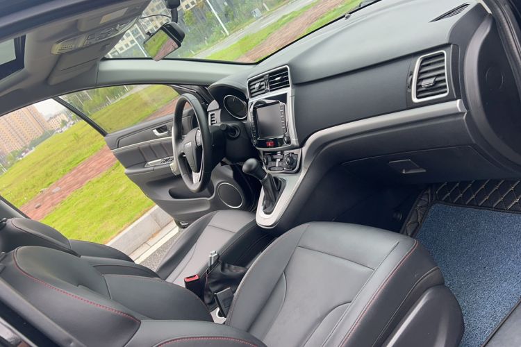 Used Haval M6 2019 1.5T DCT Two-Wheel Drive Elite Version China VI Standard Interior 14