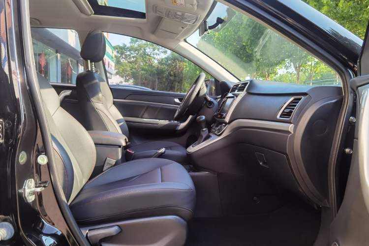 Used Haval M6 2019 1.5T DCT Two-Wheel Drive Elite Version China VI Standard Interior 4