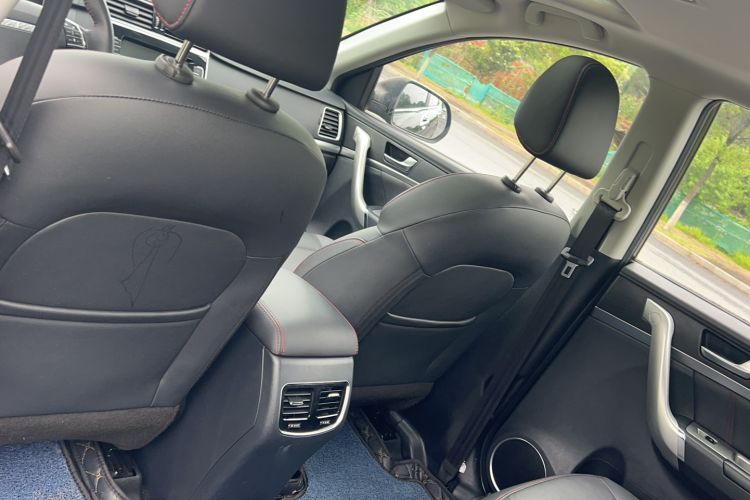 Used Haval M6 2019 1.5T DCT Two-Wheel Drive Elite Version China VI Standard Interior 6