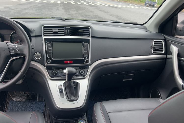 Used Haval M6 2019 1.5T DCT Two-Wheel Drive Elite Version China VI Standard Interior 8
