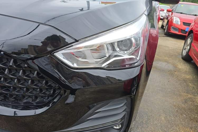 Used Haval M6 2019 1.5T DCT Two-Wheel Drive Elite Version China VI Standard Left Front Headlight