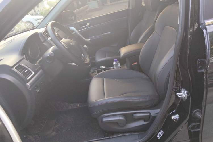 Used Haval M6 2019 1.5T Manual Two-Wheel Drive Elite Version China VI Standard Left Front Seat