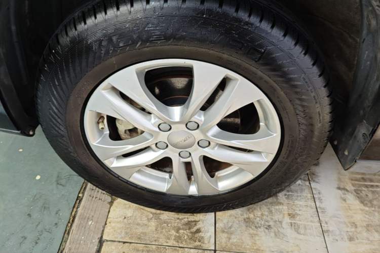 Used Haval M6 2019 1.5T DCT Two-Wheel Drive Value Edition China VI Standard Left Front Wheel Hub
