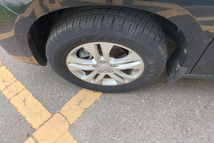 Used Haval M6 2019 1.5T DCT Two-Wheel Drive Elite Version China VI Standard Left Front Wheel Hub