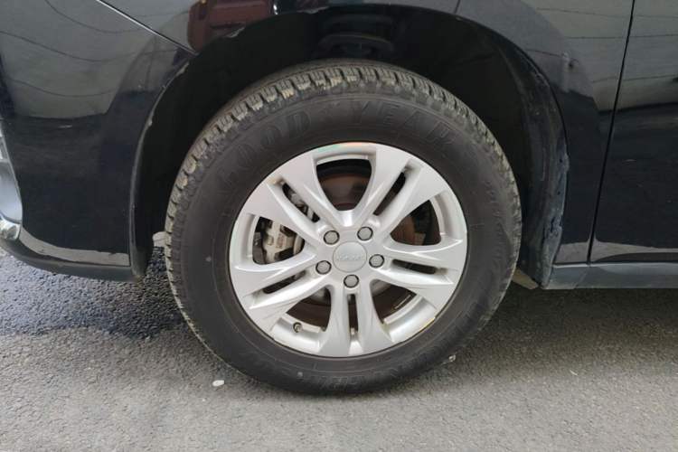 Used Haval M6 2019 1.5T DCT Two-Wheel Drive Value Edition China VI Standard Left Front Wheel Hub