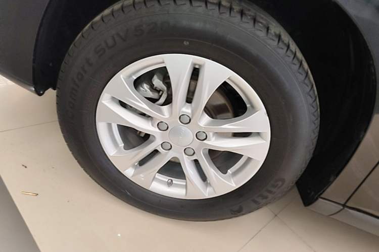 Used Haval M6 2019 1.5T DCT Two-Wheel Drive Elite Version China VI Standard Left Front Wheel Hub
