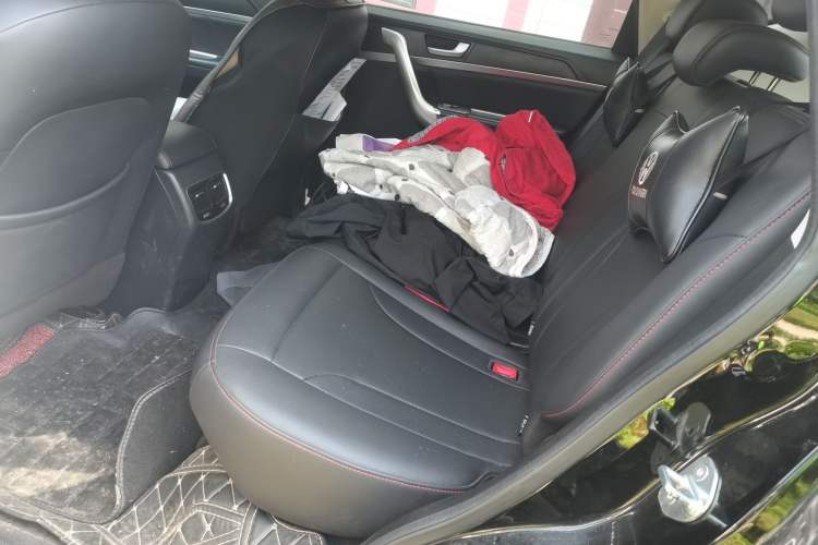 Used Haval M6 2019 1.5T Manual Two-Wheel Drive Elite Version China VI Standard Left Rear Seat