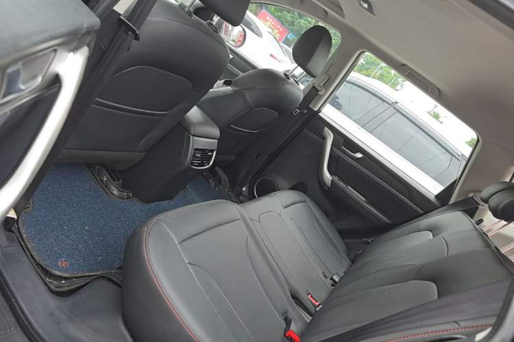Used Haval M6 2019 1.5T DCT Two-Wheel Drive Elite Version China VI Standard Left Rear Seat