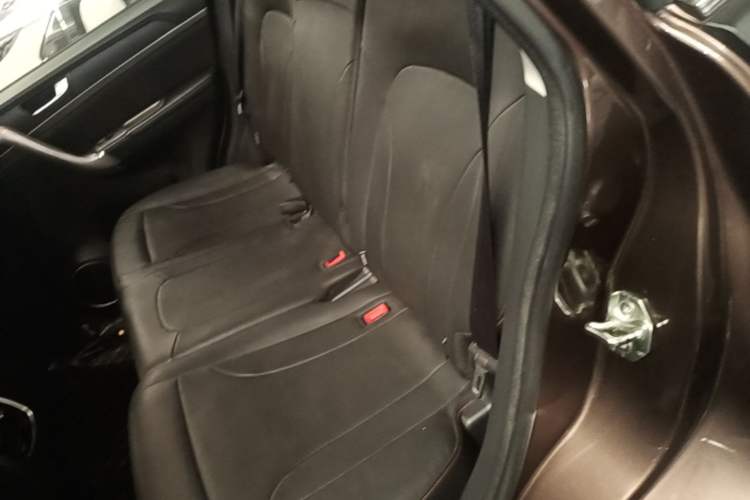 Used Haval M6 2019 1.5T DCT Two-Wheel Drive Elite Version China VI Standard Left Rear Seat