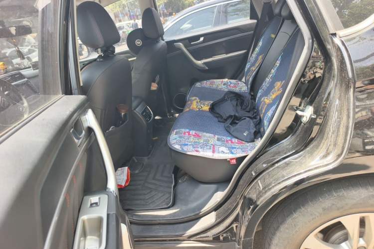 Used Haval M6 2019 1.5T Manual Two-Wheel Drive Elite Version China VI Standard Left Rear Seat