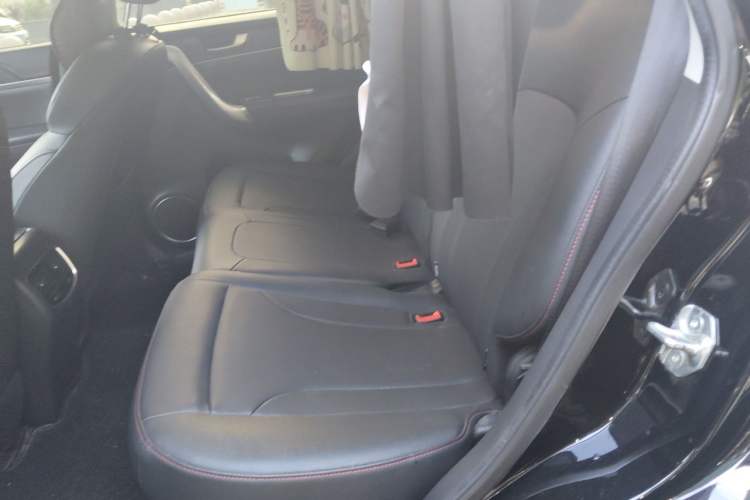 Used Haval M6 2019 1.5T Manual Two-Wheel Drive Elite Version China VI Standard Left Rear Seat