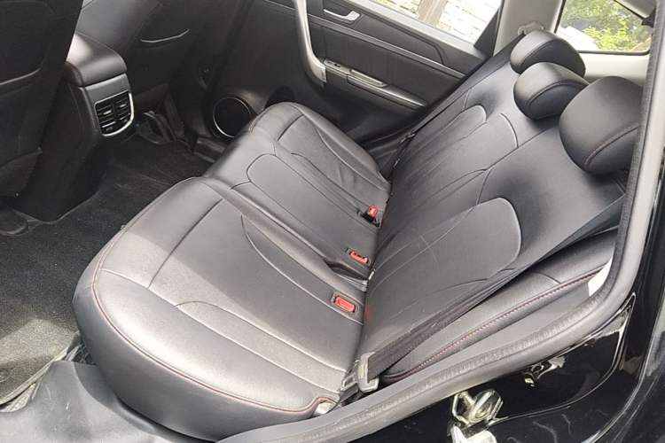 Used Haval M6 2019 1.5T DCT Two-Wheel Drive Elite Version China VI Standard Left Rear Seat