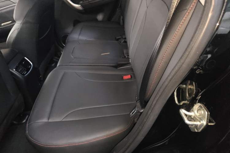 Used Haval M6 2019 1.5T DCT Two-Wheel Drive Elite Version China V Standard Left Rear Seat