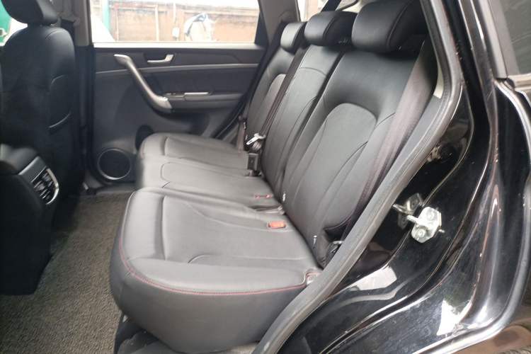 Used Haval M6 2019 1.5T Manual Two-Wheel Drive Elite Version China VI Standard Left Rear Seat