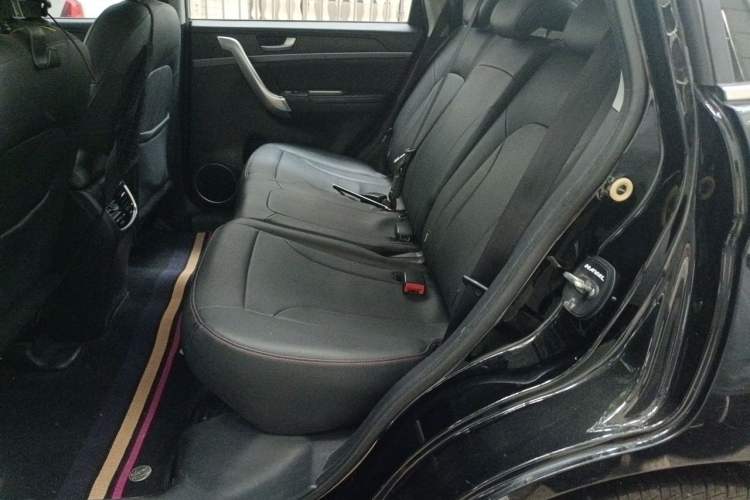 Used Haval M6 2019 1.5T Manual Two-Wheel Drive Elite Version China VI Standard Left Rear Seat