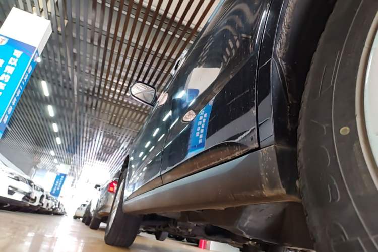 Used Haval M6 2019 1.5T DCT Two-Wheel Drive Value Edition China VI Standard Left Side Sill