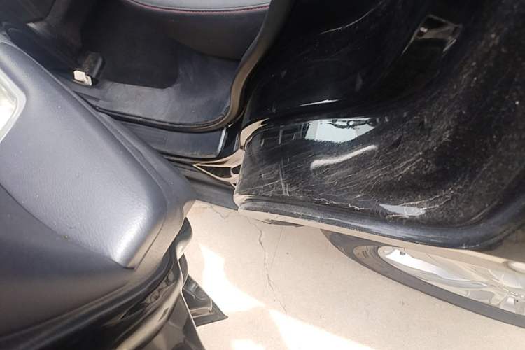 Used Haval M6 2019 1.5T DCT Two-Wheel Drive Value Edition China VI Standard Left Side Sill